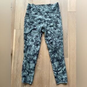 Athleta Women's Tie Dye Salutation 7/8 Tight Leggings - size medium